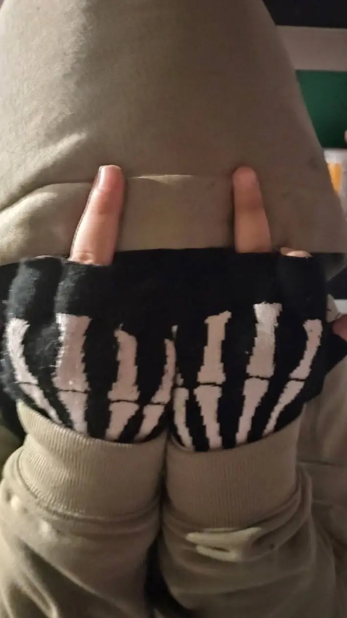 ai character: cece/RJ background