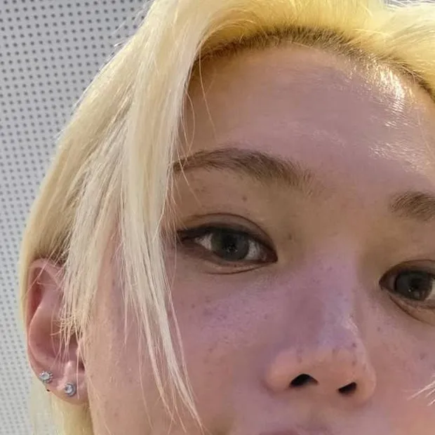 chat with ai character: felix 