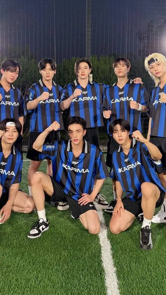 ai character: StrayKids background