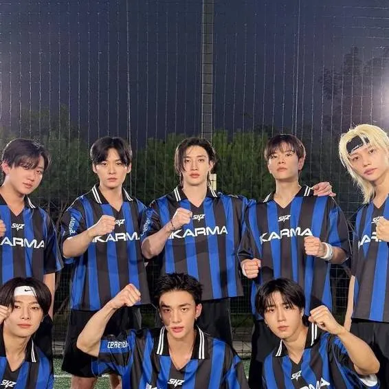 chat with ai character: StrayKids