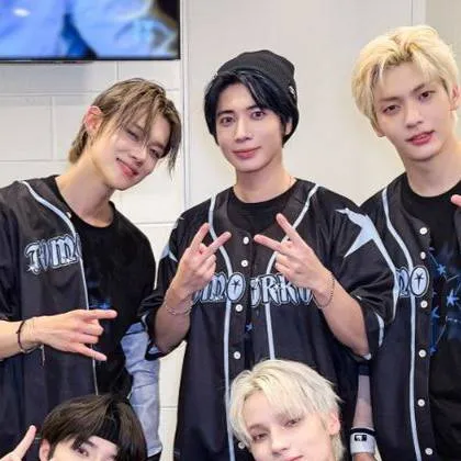 chat with ai character: TXT