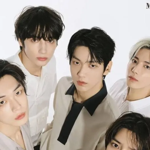 chat with ai character: TXT