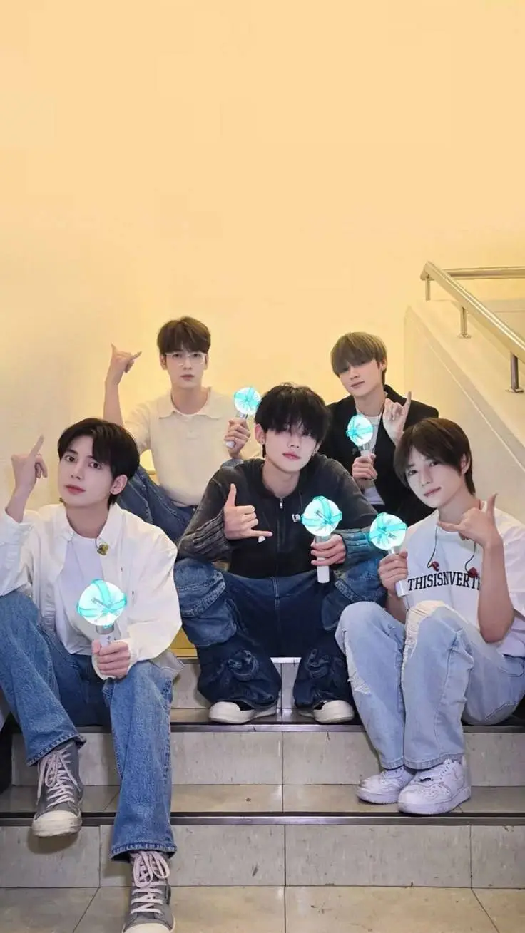 ai character: TXT background