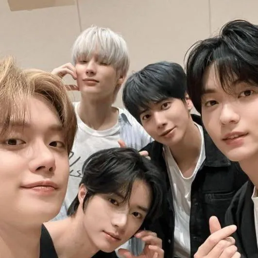 chat with ai character: TXT & BTS