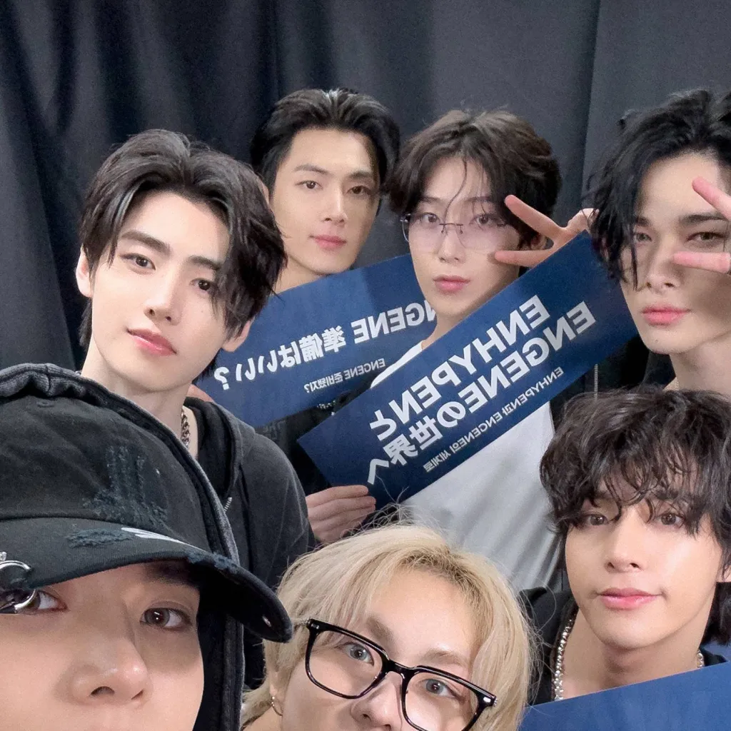 chat with ai character: ENHYPEN 