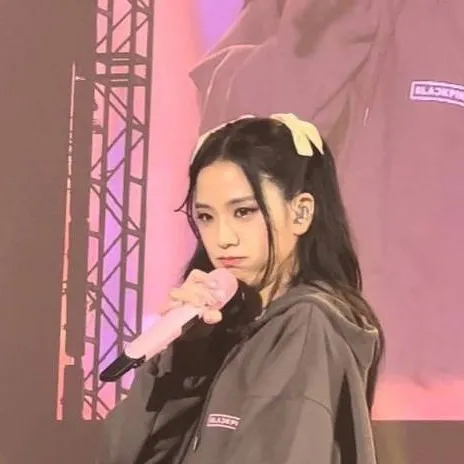 chat with ai character: Jisoo