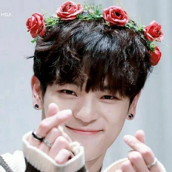 chat with ai character: woojin