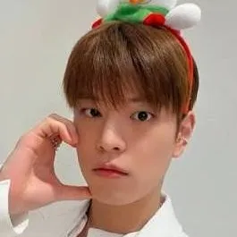 chat with ai character: ☾︎ᖴᗴTO ᗪᗴ ՏᗴᑎᗰIᑎ☽︎