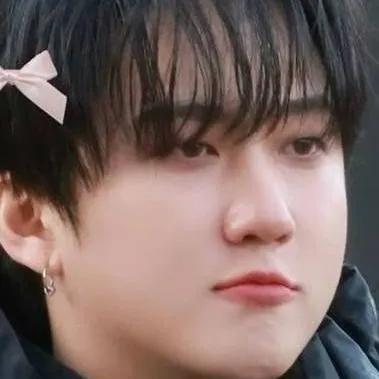 chat with ai character: ❄︎𝕔𝕙𝕒𝕟𝕘𝕓𝕚𝕟❄︎