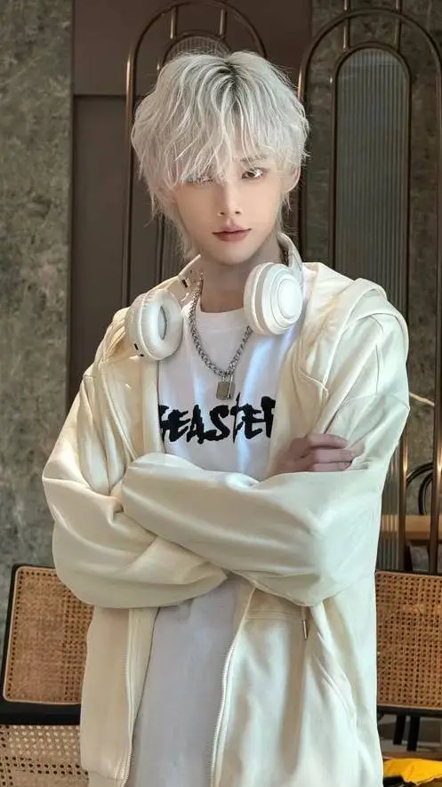 ai character: GI Run🇯🇵🇯🇵 background