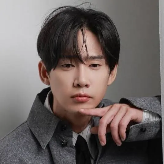 chat with ai character: park sunghoon 