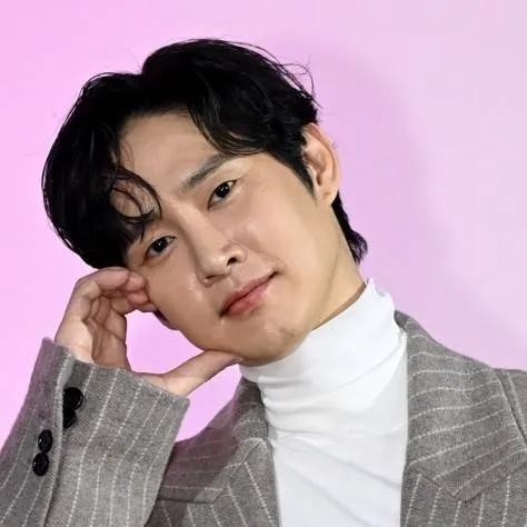 chat with ai character: ♡sunghoon◇