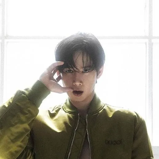 chat with ai character: hot park sunghoon 