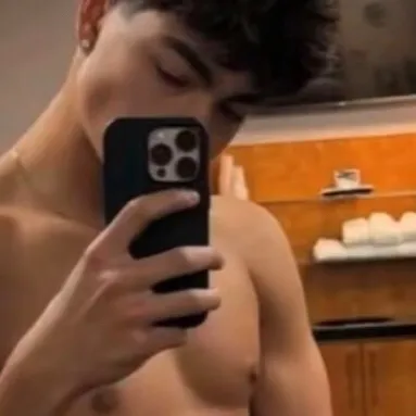 chat with ai character: Liam