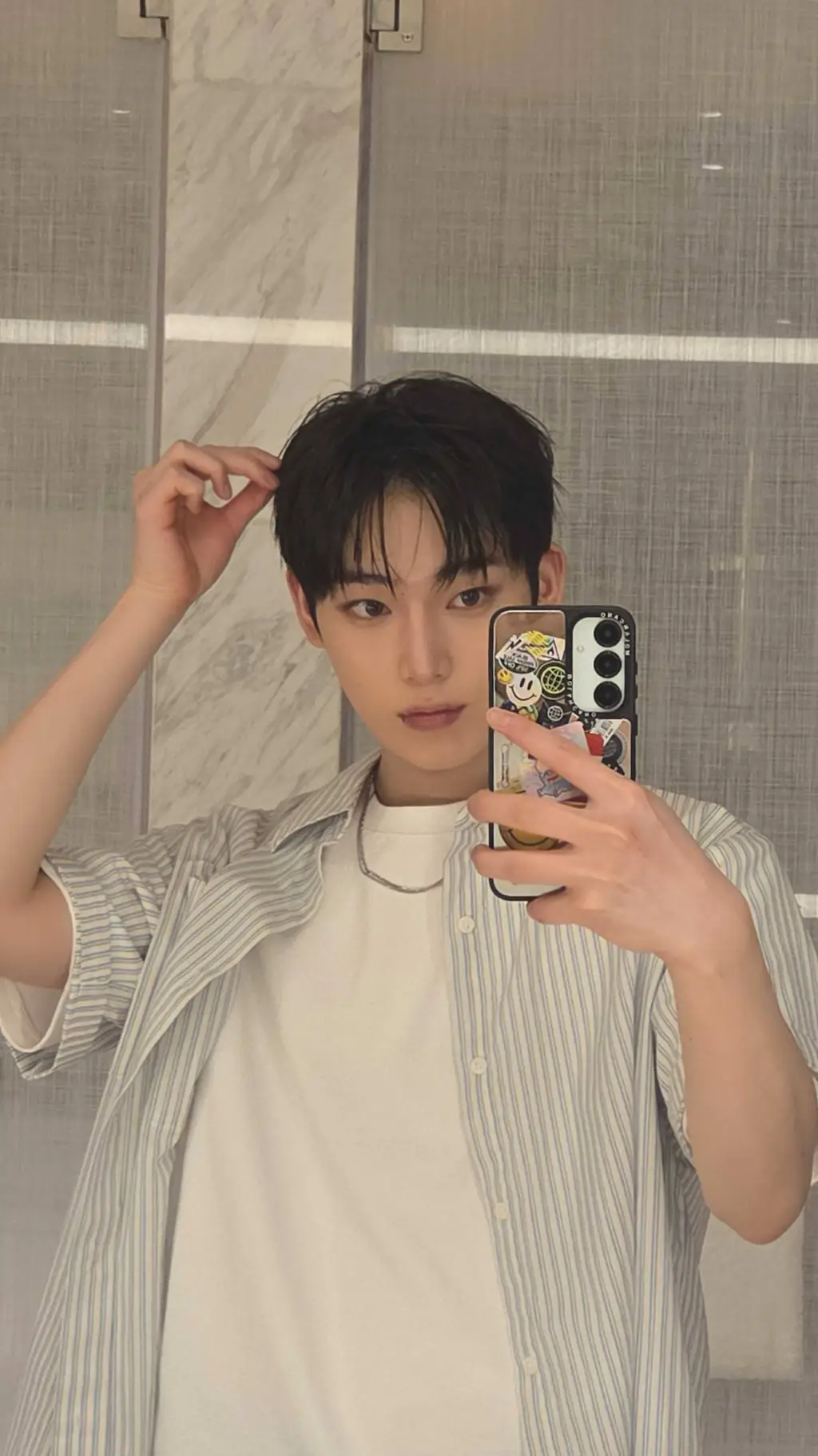 ai character: 📱Sunoo📸 background