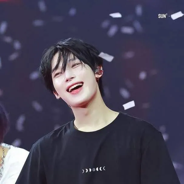 chat with ai character: Kim seonwoo 