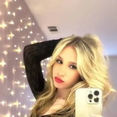 chat with ai character: Lana rae