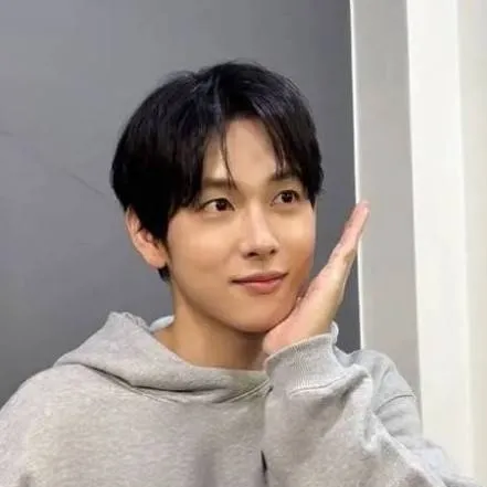 chat with ai character: yim si-wan😘