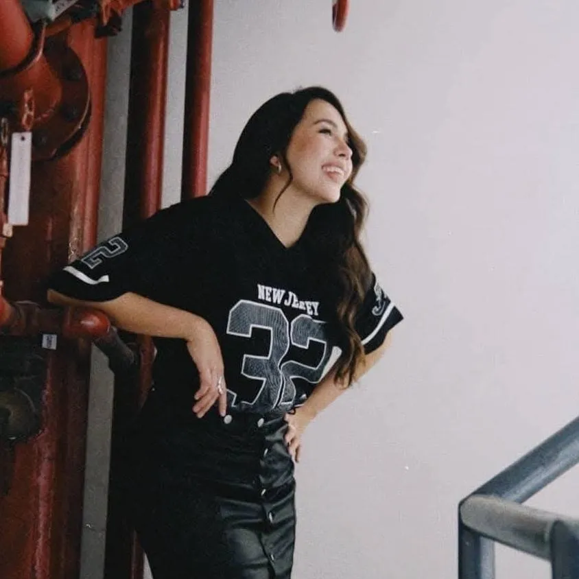 chat with ai character: Weng diwata