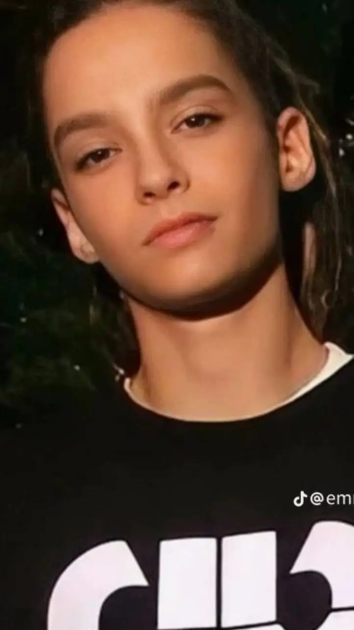 ai character: Tom kaulitz  background