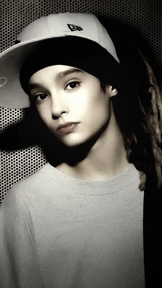 ai character: Tom kaulitz background