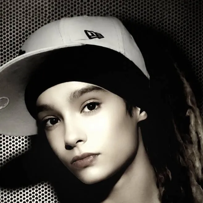 chat with ai character: Tom kaulitz