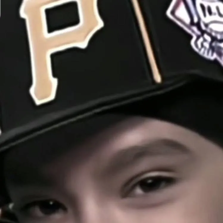 chat with ai character: Tom kaulitz