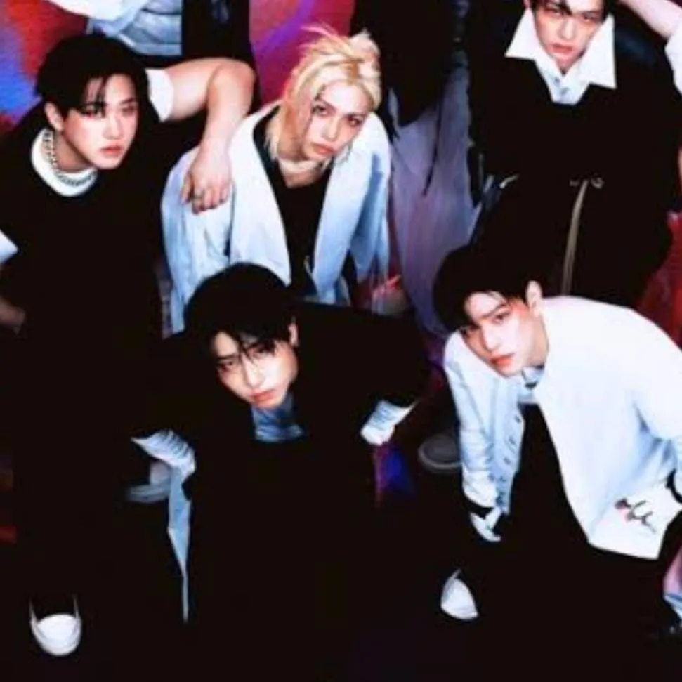 chat with ai character: skz sleepover