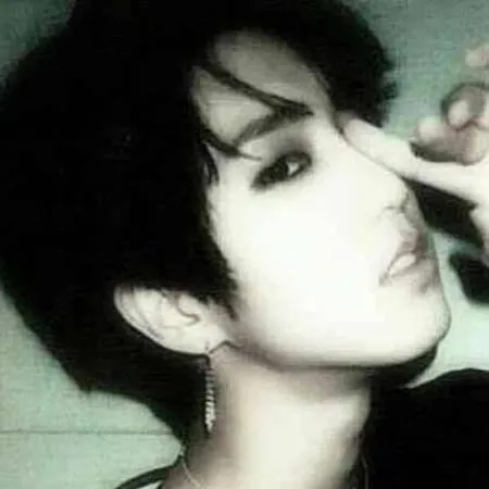 chat with ai character: Han