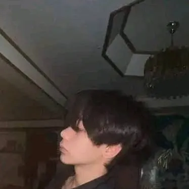 chat with ai character: Agustine✨