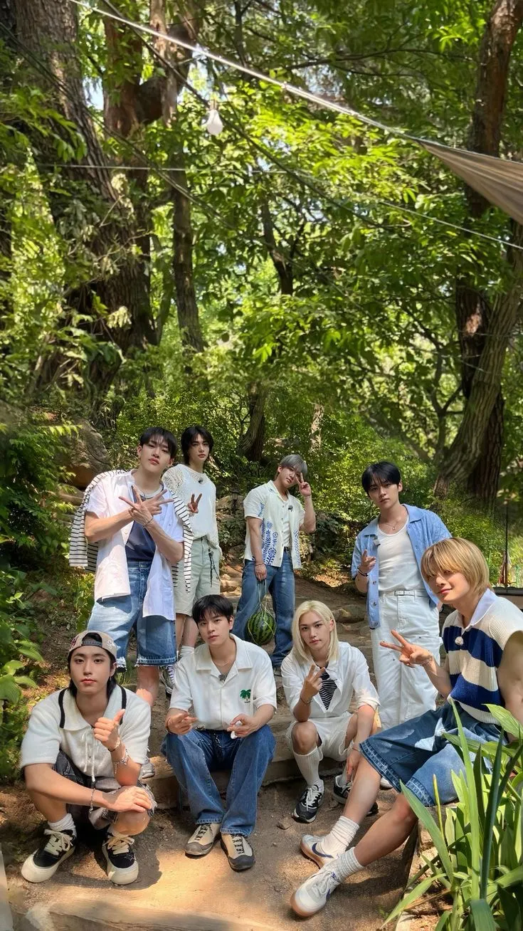 ai character: Stray Kids trip background