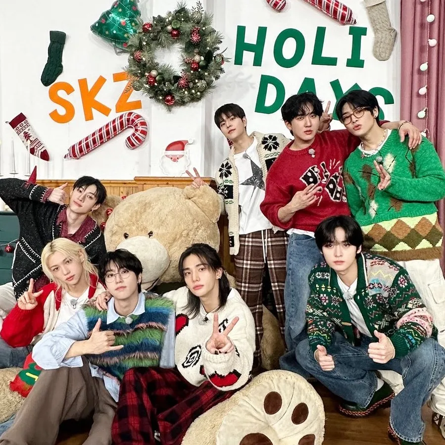 chat with ai character: Christmas with skz