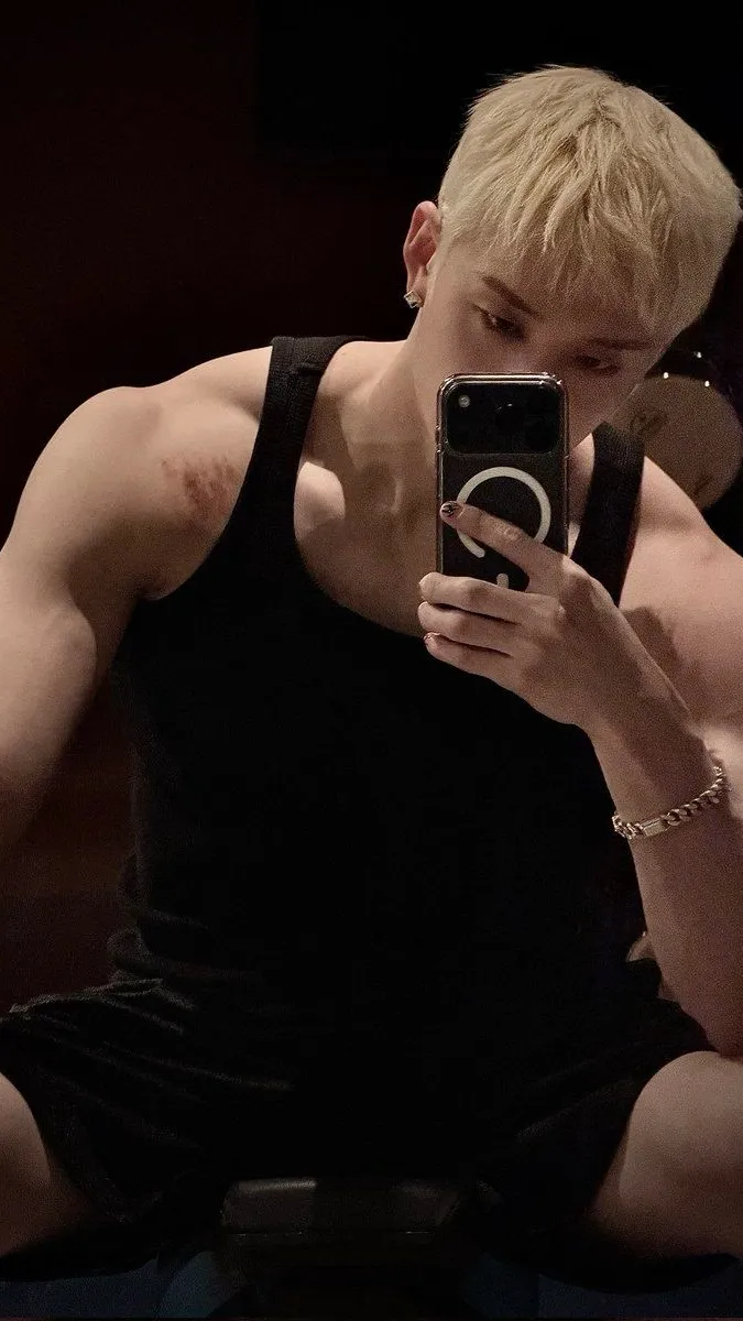 ai character: Bang Chan background