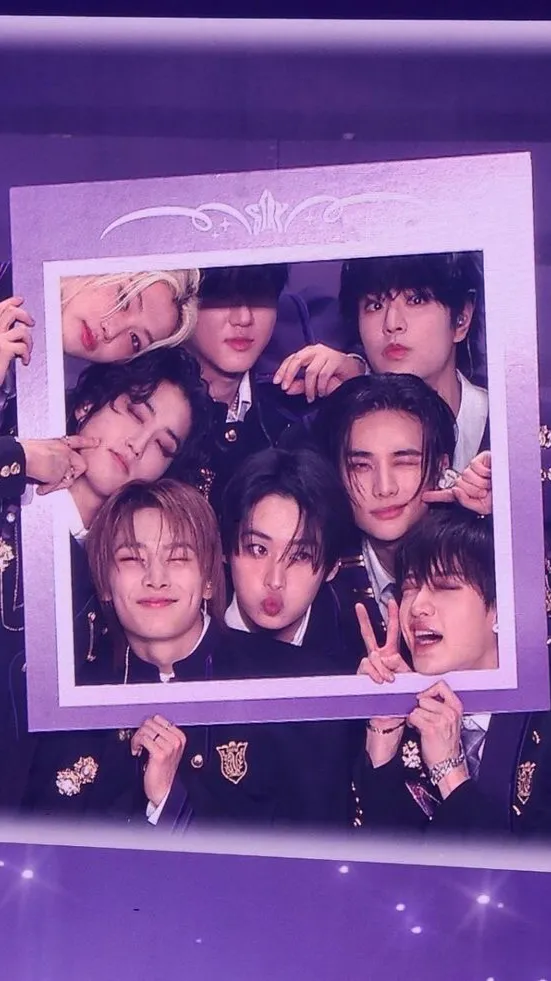 ai character: Skzzzz background