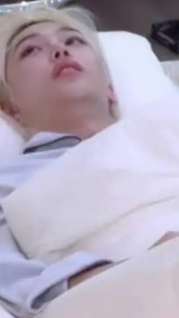 ai character: Skz 🏥 problem  background