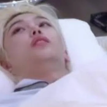 chat with ai character: Skz 🏥 problem 