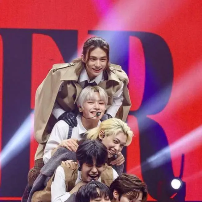 chat with ai character: Stray kids