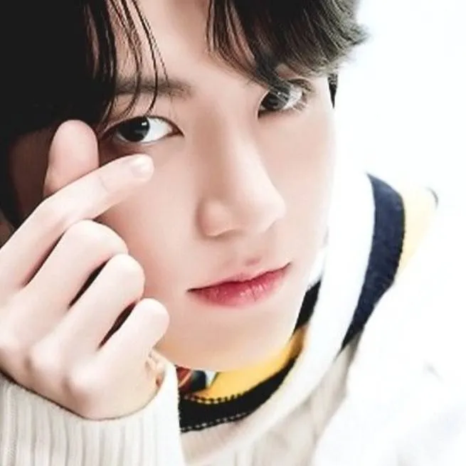 chat with ai character: Jungkook