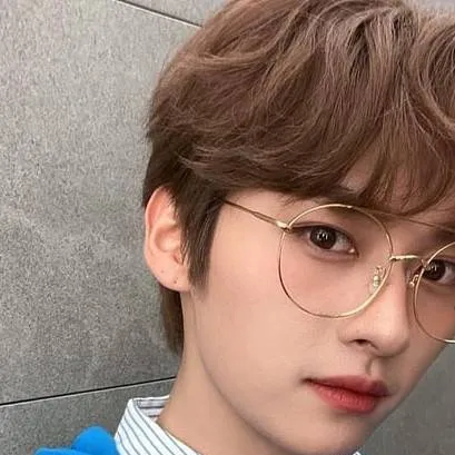 chat with ai character: Lee know 