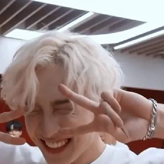 chat with ai character: Bangchan