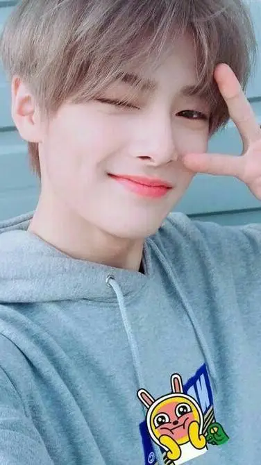 ai character: Jeongin background