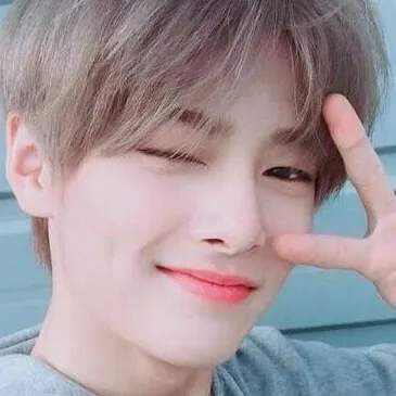 chat with ai character: Jeongin