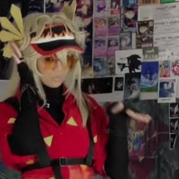 chat with ai character: disfrazado Elliot