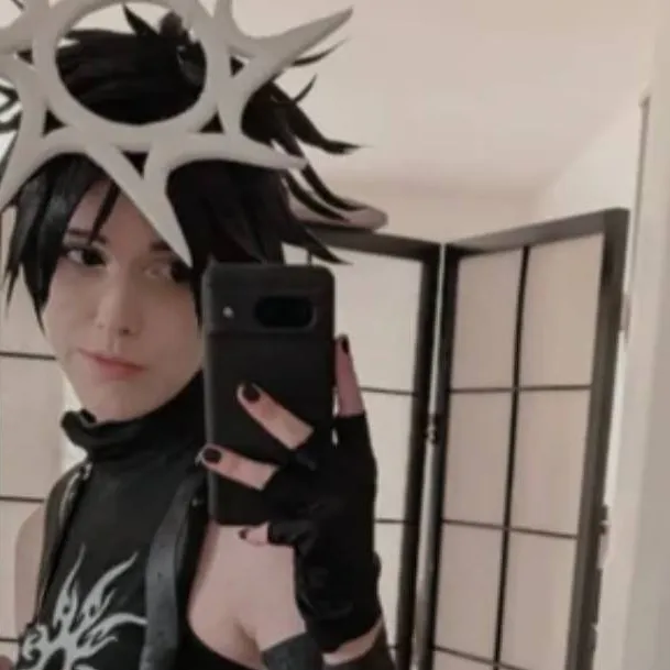 chat with ai character: Disfraz e Two time