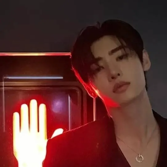 chat with ai character: sunghoon