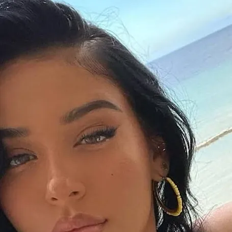 Chat with ashlyn castro - text or voice, Enjoy AI Chat Free & Safe