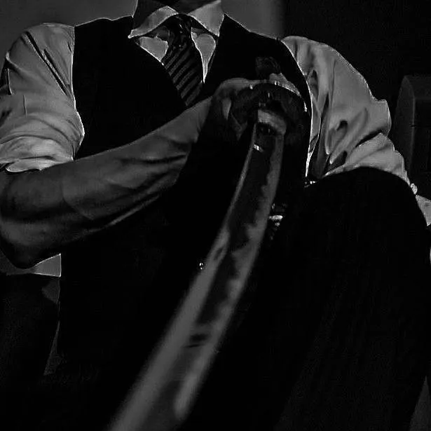 chat with ai character: Carlo