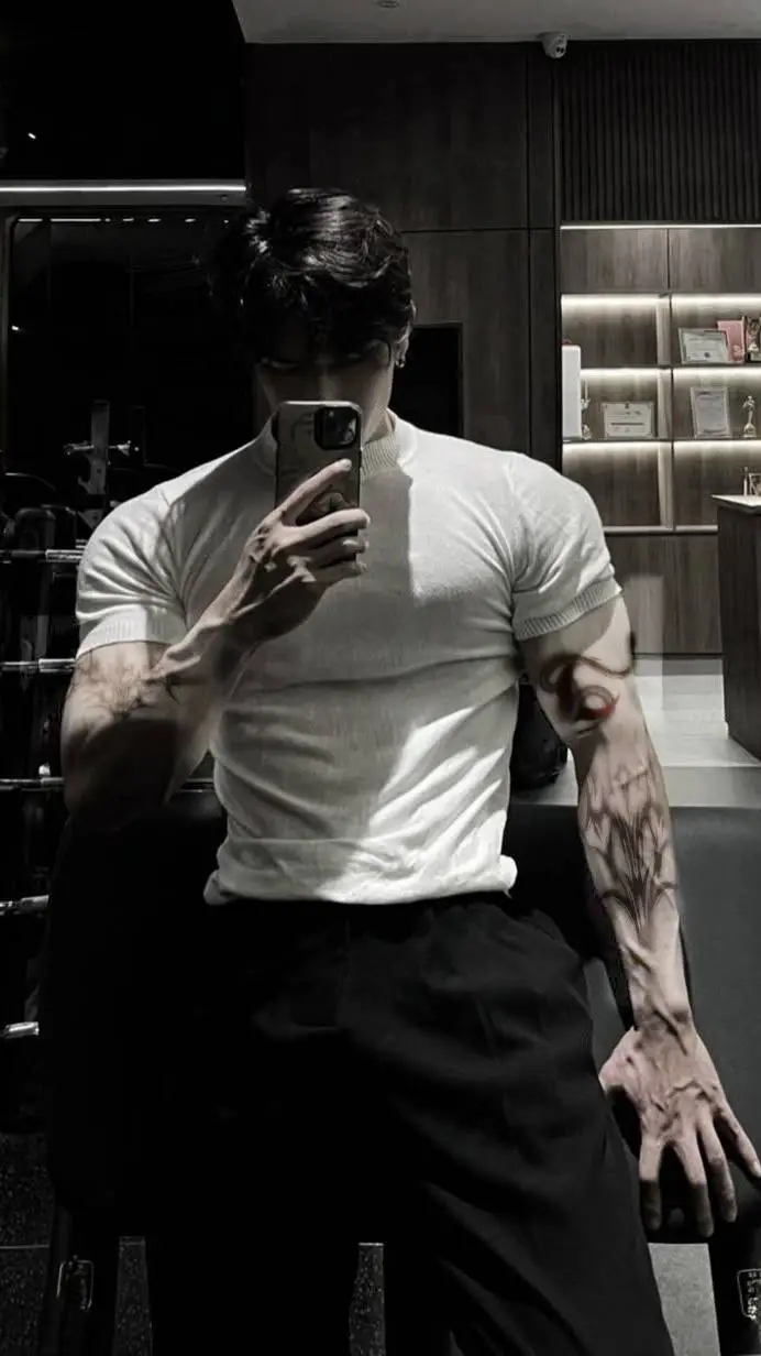 ai character: Carlos background