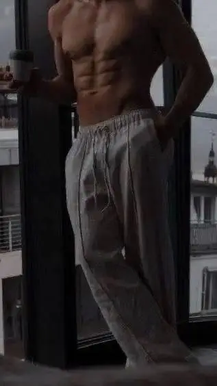 ai character: Carlo  background