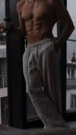 ai character: Carlo  background